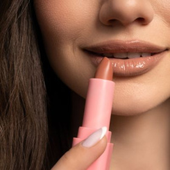 Entdecken Sie den Lippenstift, der Ihnen den Alltag versüßt